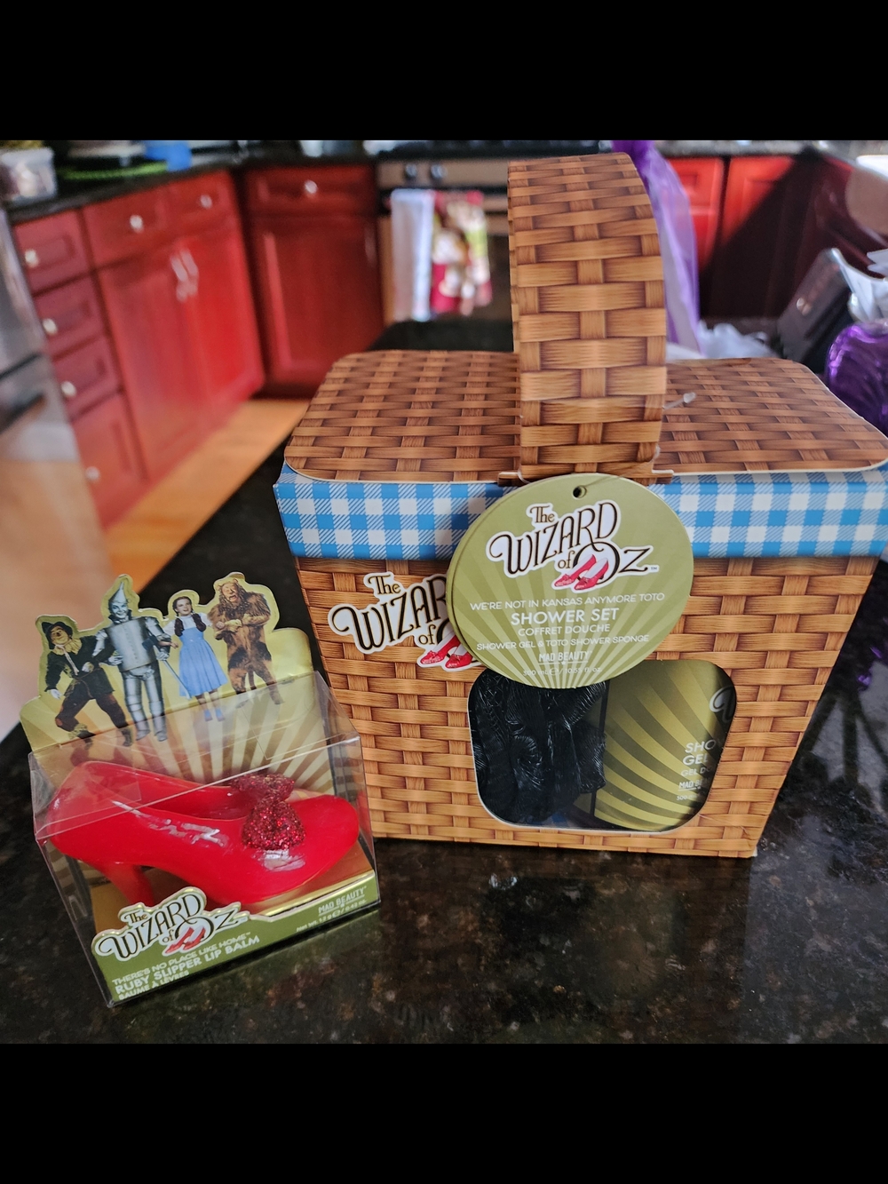 Wizard of Oz Shower Set Basket 🧺 + Ruby Slipper Lip Balm 💋 Gift Set - Picture 4 of 4